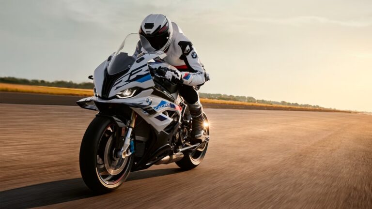 600cc vs 1000cc Sports Bikes – Which One Should You Buy?