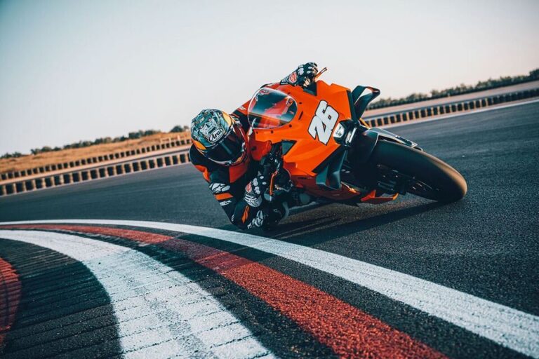 KTM 990 RC R supersport arrives in UK at £13,499