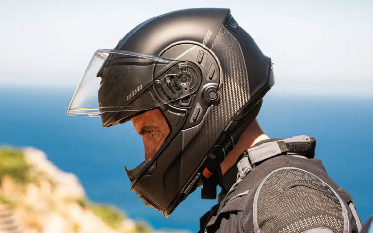 Cardo steps into smart helmets: BEYOND GTS (carbon) and GT (fibreglass) revealed