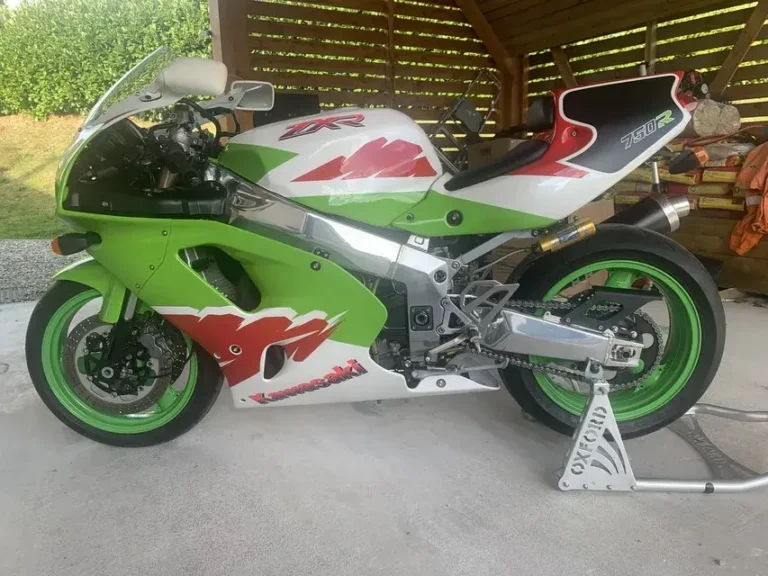 Kawasaki ZXR750R M2 Review: Cult Classic or Smart 90s Superbike Buy?